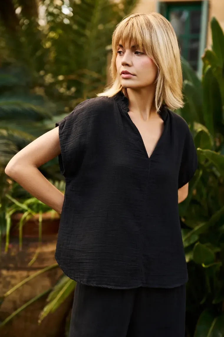 Bluzka damska z krótkim rękawem, czarna, Moodo