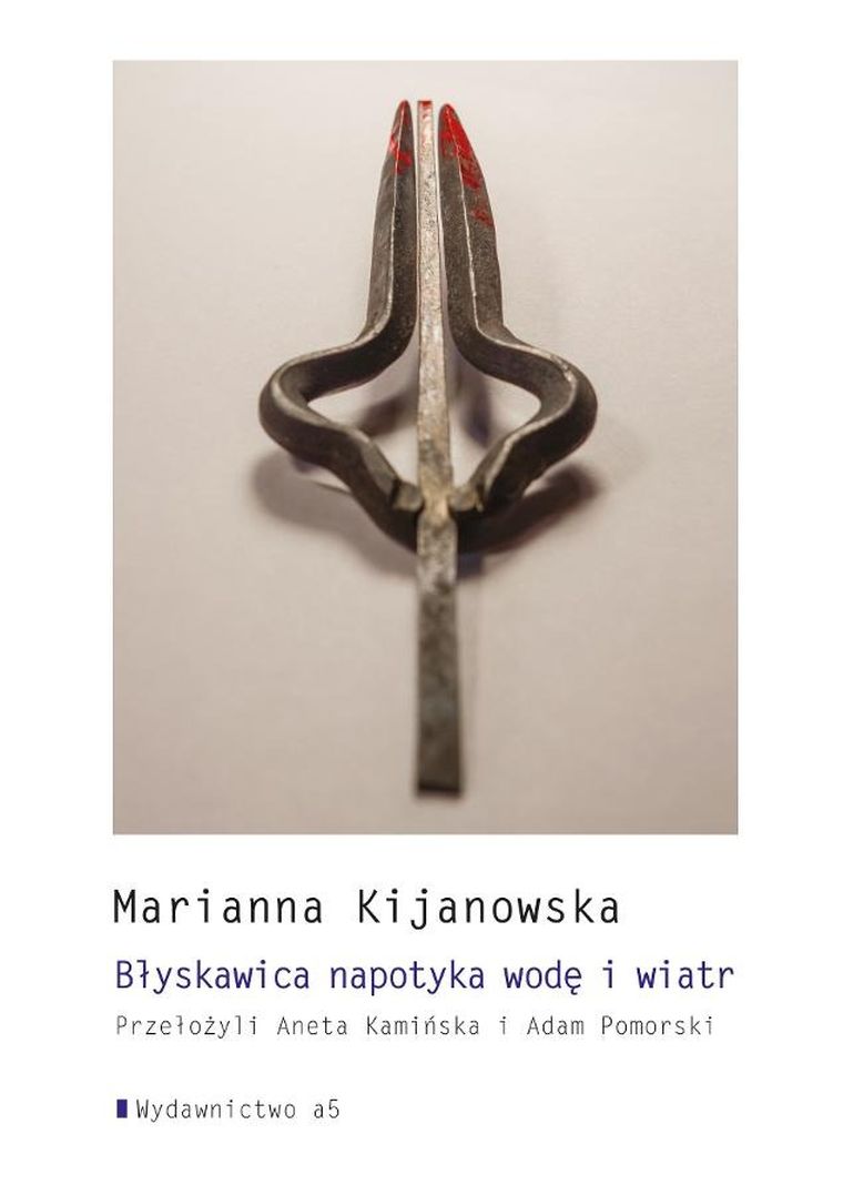 Błyskawica napotyka wodę i wiatr