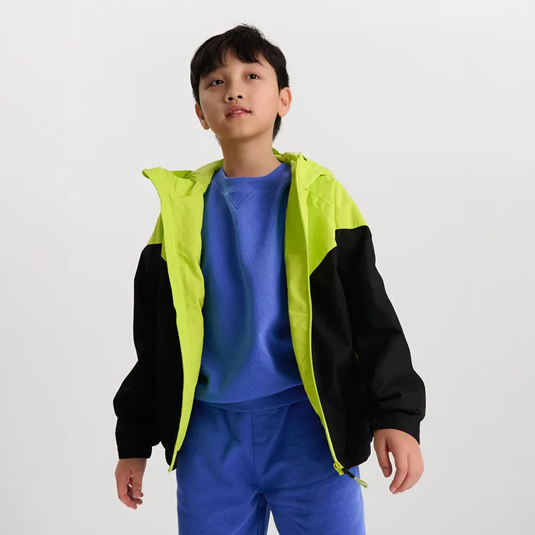 Cool Club, Przeciwdeszczowa kurtka chłopięca z kapturem, zielono-czarna