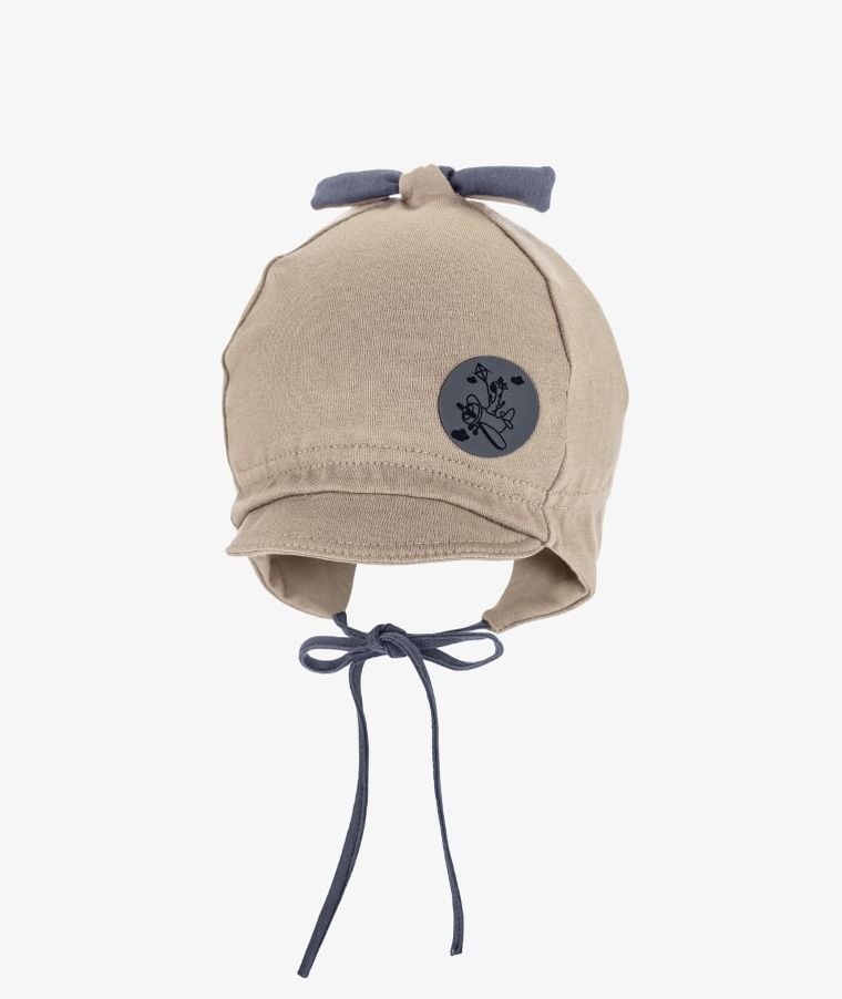 Czapka chłopięca, wiązana, beżowa, Iltom