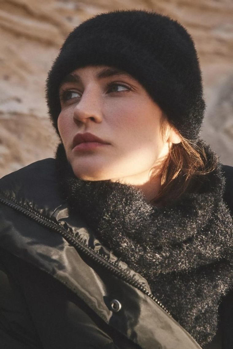 Czapka damska, czarna, Moodo