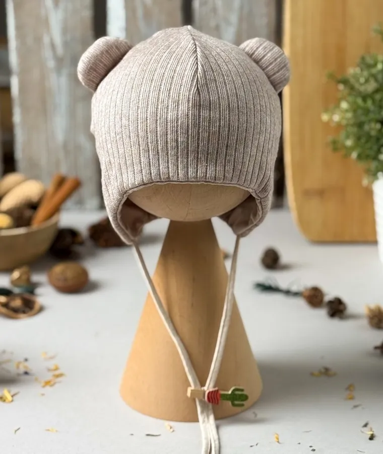 Czapka dziecięca, wiązana, sweterkowa, beżowa, Iltom