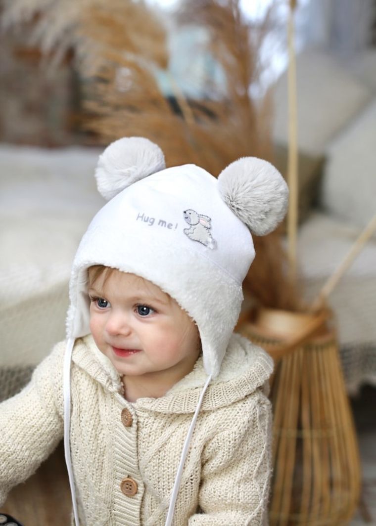 Czapka dziewczęca z pomponami, biała, Marika