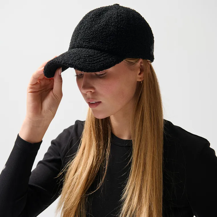 Czapka unisex z daszkiem baranek NOWEAR