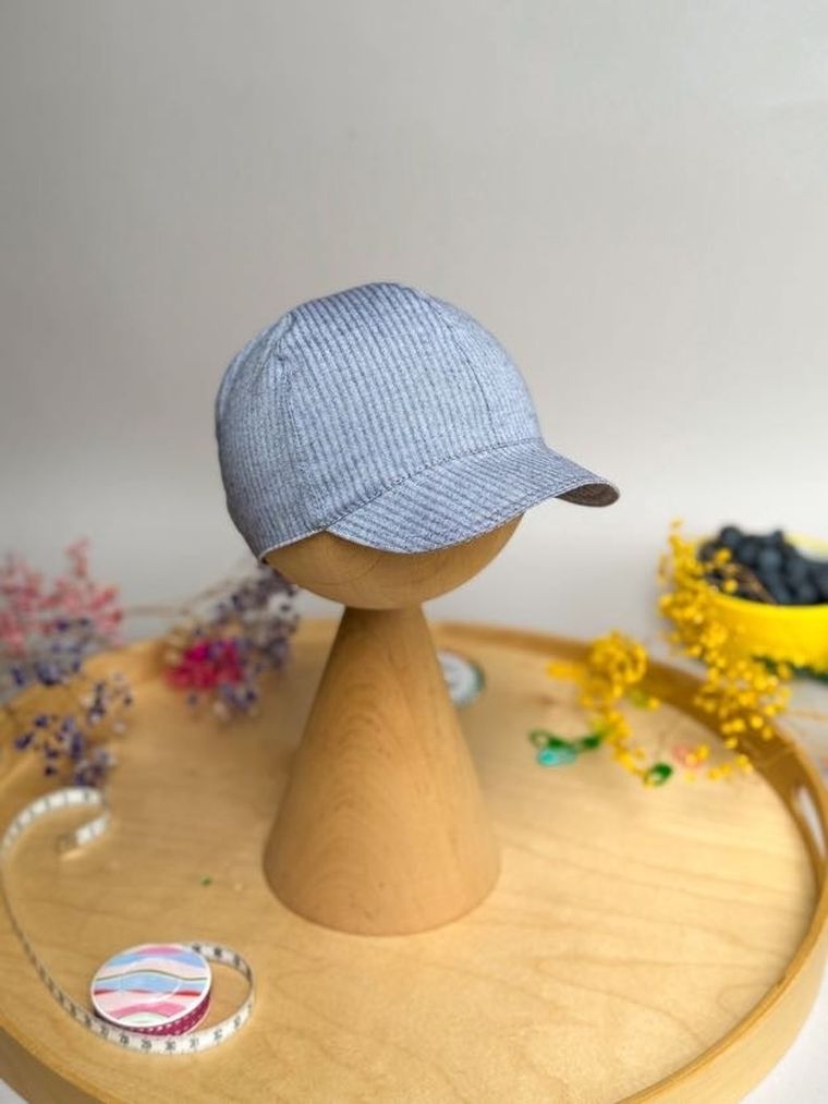 Czapka z daszkiem chłopięca, granatowa, Iltom