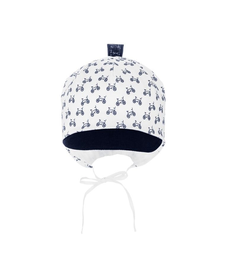 Czapka z daszkiem chłopięca, wiązana, biała, Iltom