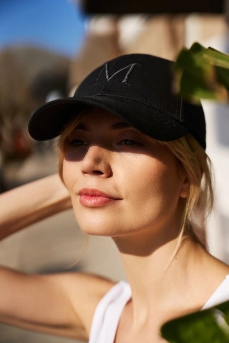 Czapka z daszkiem damska, czarna, Moodo