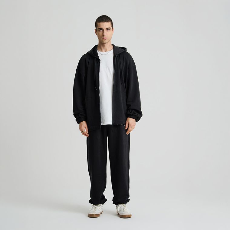 Czarne spodnie dresowe regular NOWEAR