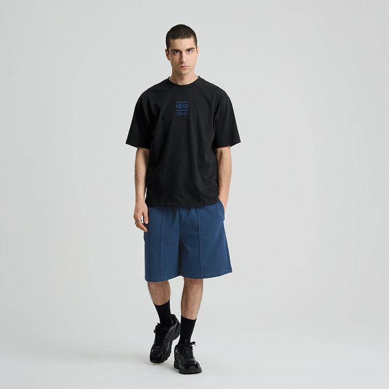 Czarny t-shirt o kroju relaxed S.W.Smiley NOWEAR