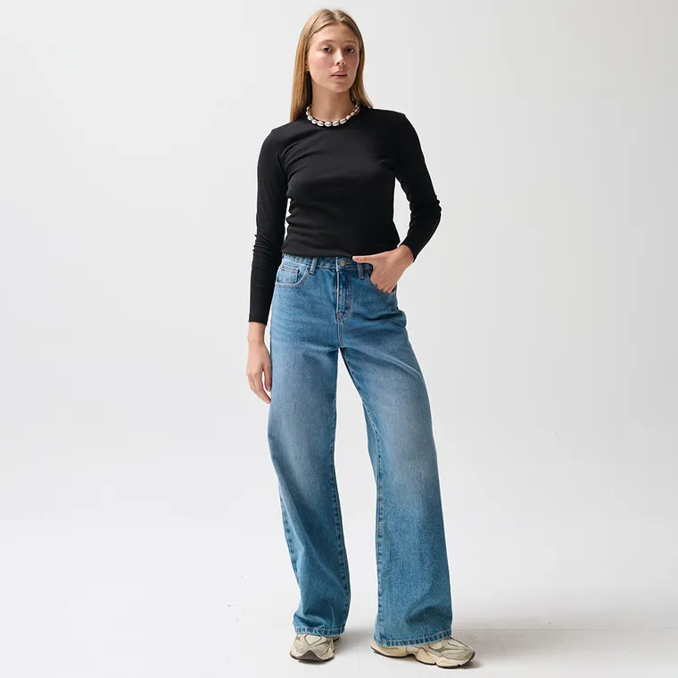 Dopasowana czarna bluzka z długim rękawem NOWEAR