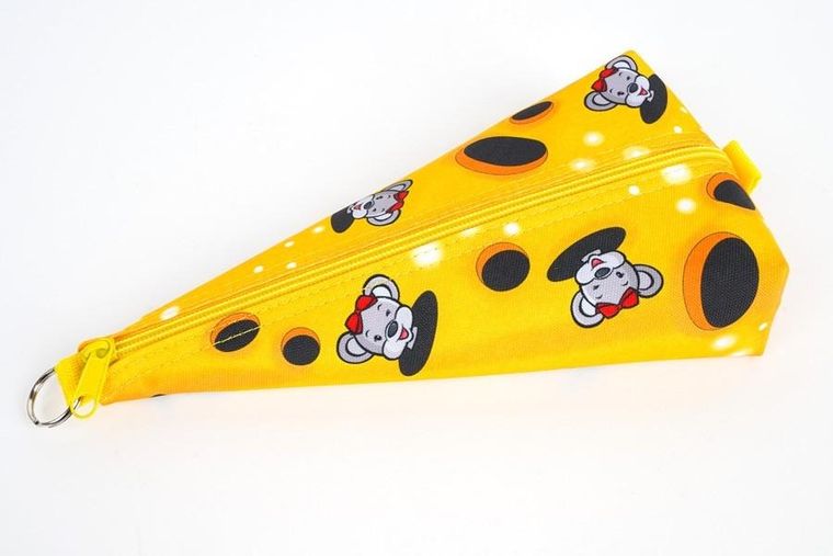 Fandy, piórnik, Cheese