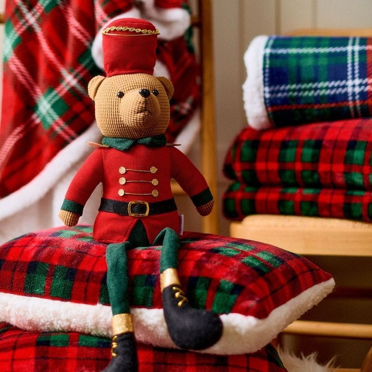 Homla, Gusti, gnom, Skrzat miś nutcracker w czerwonym ubranku, telespopowe nogi, 46 cm