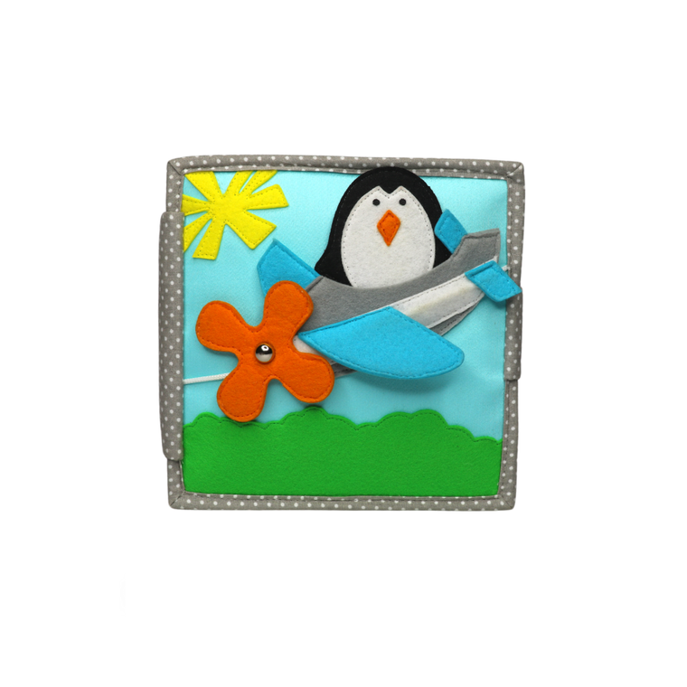 Jolly Designs. Mały Pilot. Książeczka sensoryczno-manipulacyjna