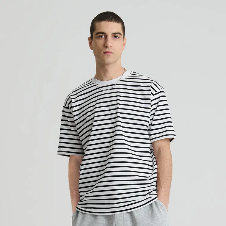Koszulka w paski o kroju relaxed NOWEAR
