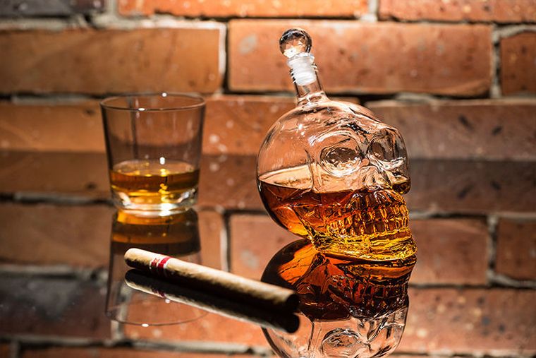 Kryształowa czaszka, karafka na alkohol