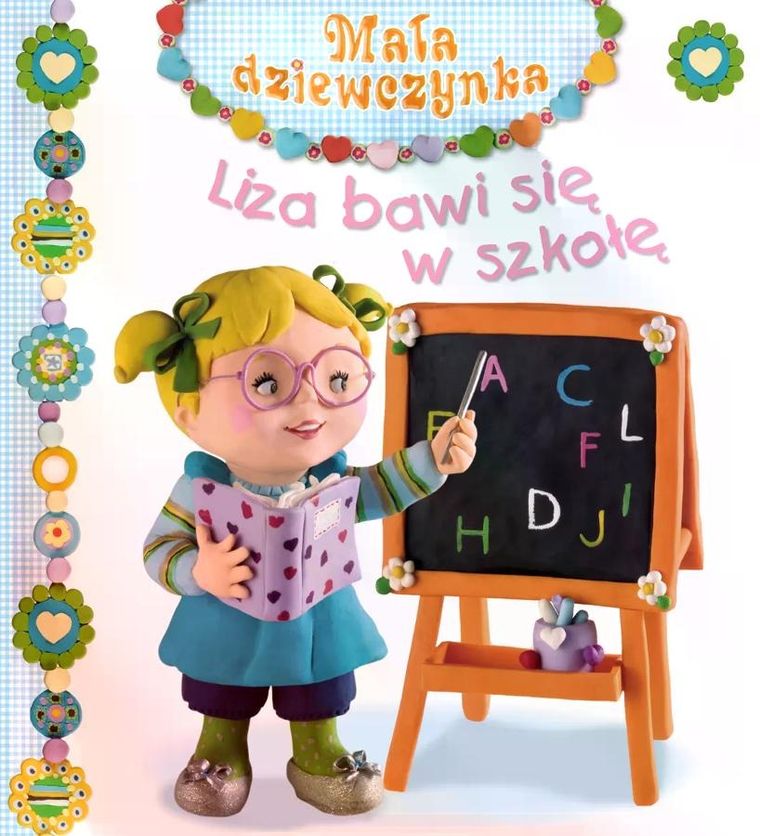 Liza bawi się w szkołę. Mała dziewczynka