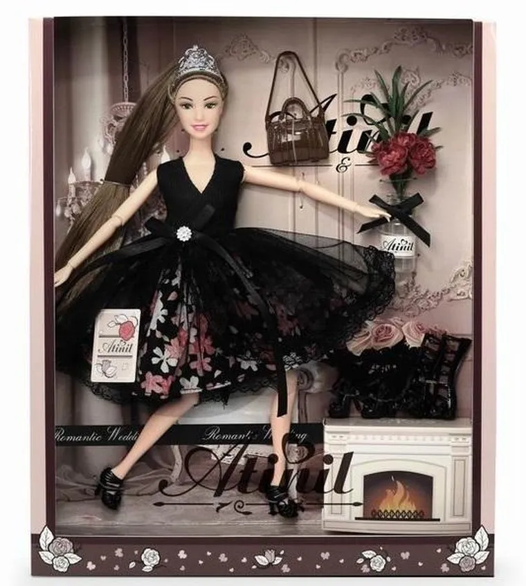 Maksik, Atinil, lalka w ciemnym stroju