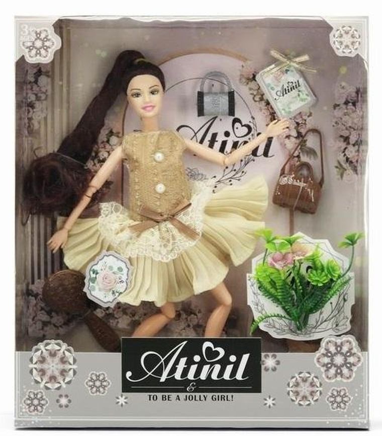 Maksik, Atinil, lalka w jasnym stroju