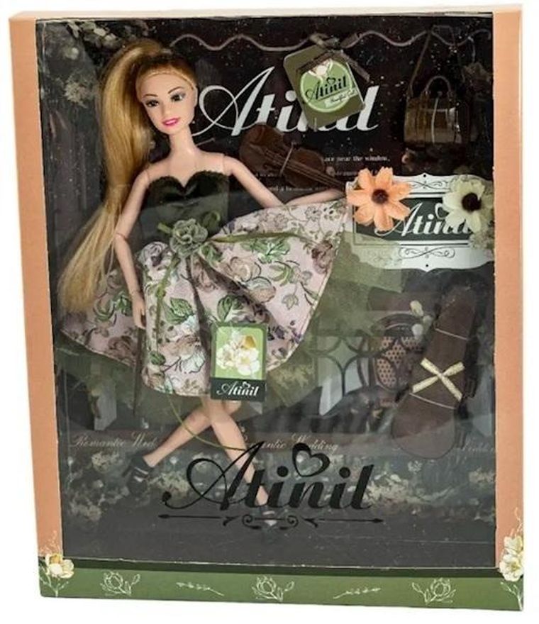 Maksik, Atinil, lalka w zielonej sukience w kwiaty