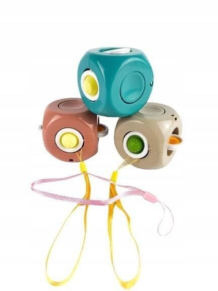 Maksik, magiczna kostka, układanka