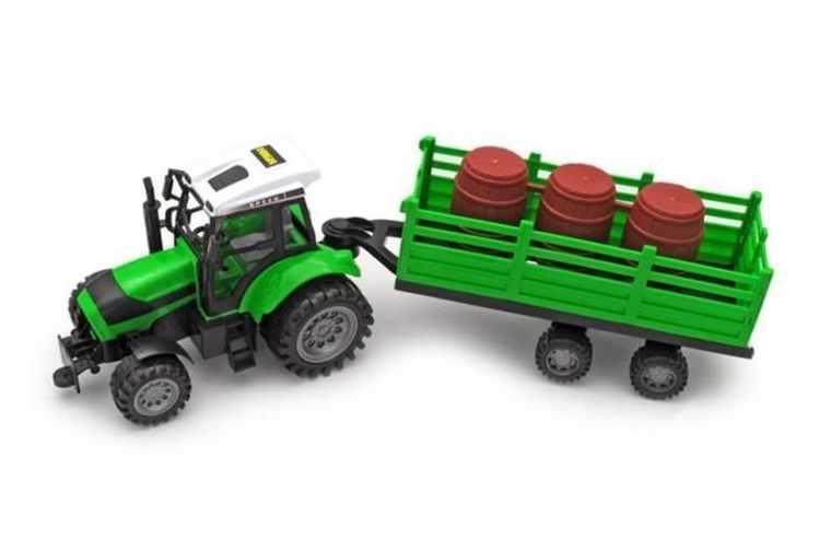 Maksik, traktor z przyczepą i beczkami