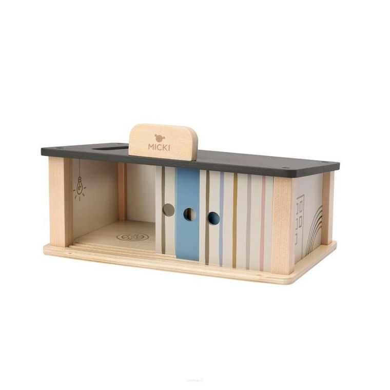 Micki, garaż drewniany