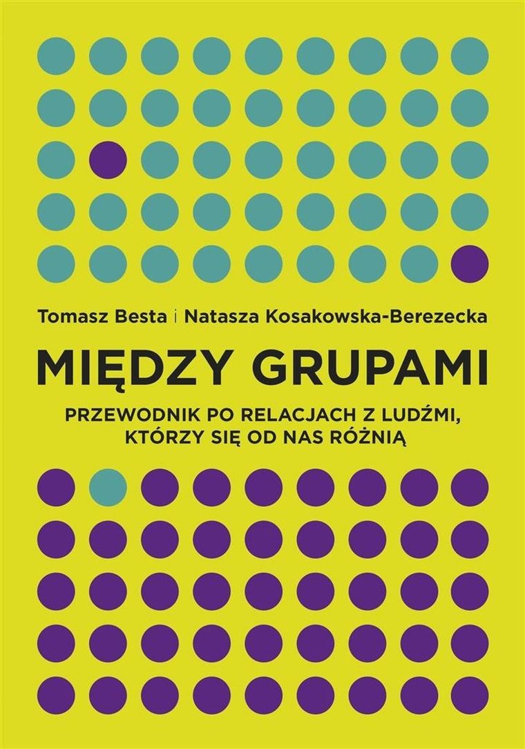 Między grupami