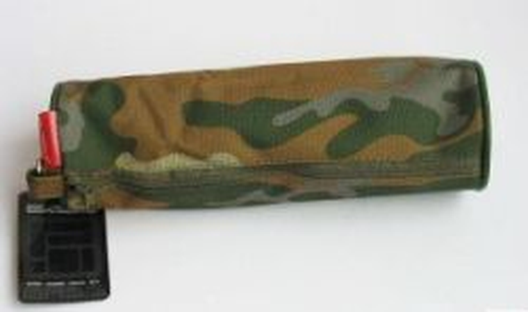 Piórnik tuba, kamuflaż