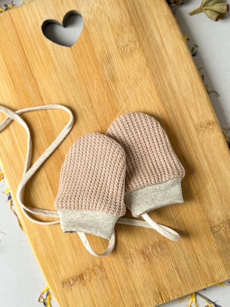 Rękawiczki dziecięce na sznurku, beżowe, Iltom