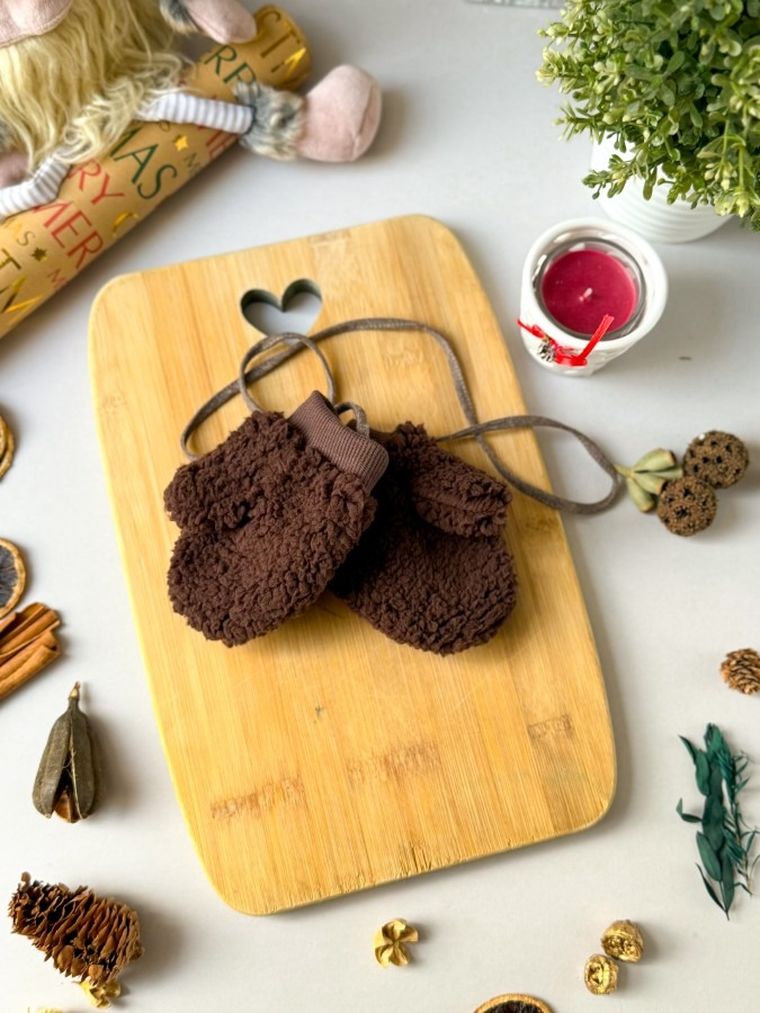 Rękawiczki dziecięce na sznurku, brązowe, Iltom