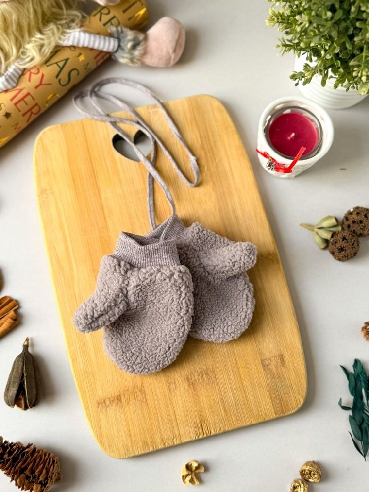 Rękawiczki dziecięce na sznurku, szare, Iltom