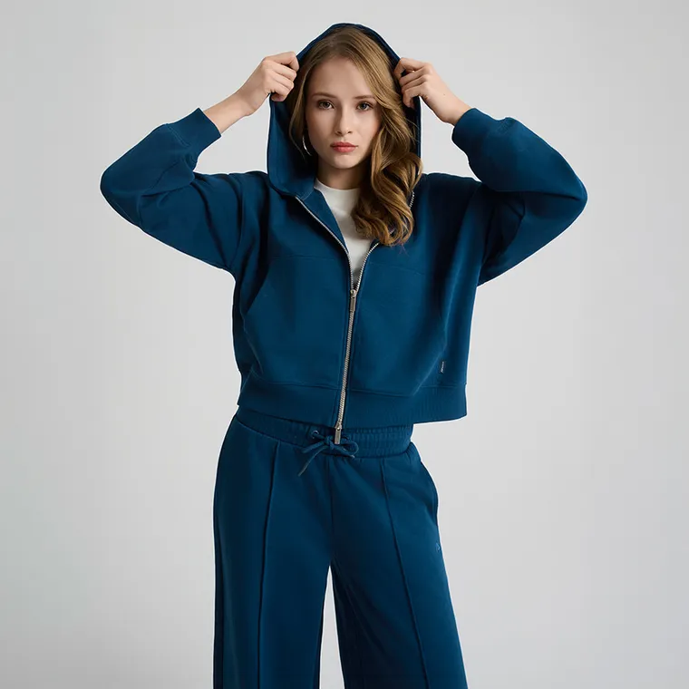 Rozpinana bluza z kapturem o kroju crop NOWEAR