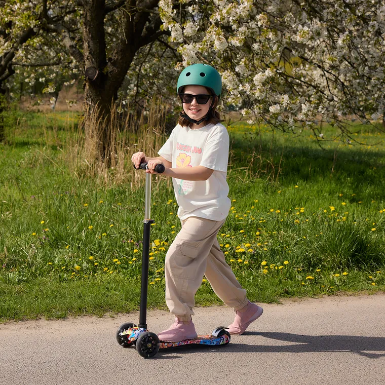 Smiki, 3-kołowa hulajnoga ze świecącymi kołami LED, graffiti