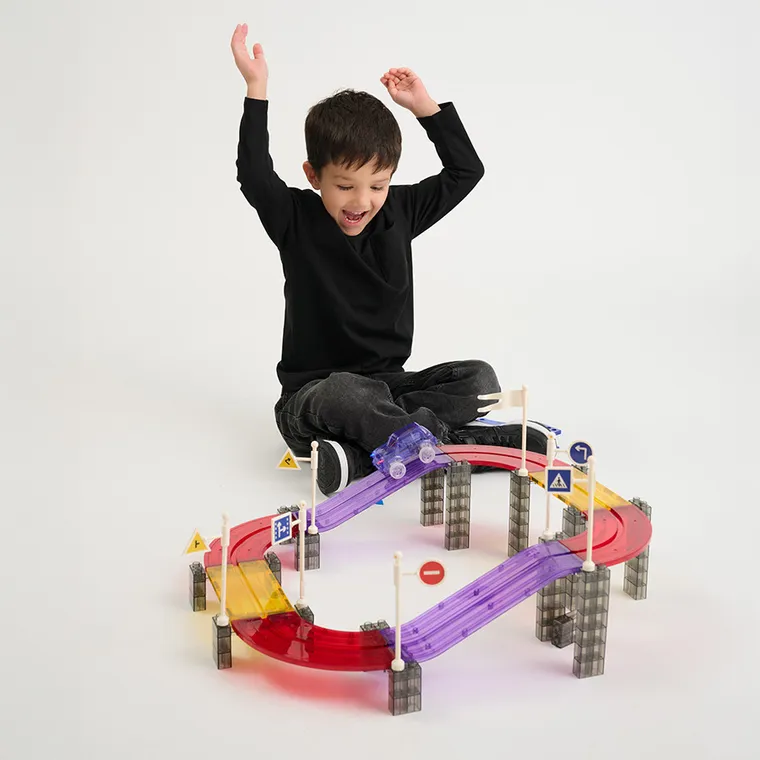 Smiki, Bloxnetic, tor samochodowy, klocki magnetyczne z elektrycznym samochodem, 137 elementów