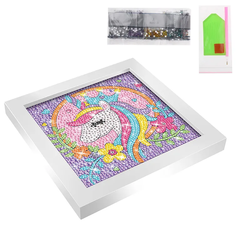 Smiki, Jednorożec, mozaika diamentowa z ramką