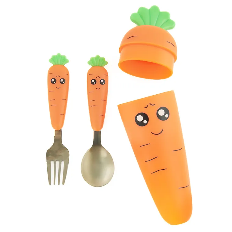 Smiki, Marchewka, pierwsze sztućce w etui