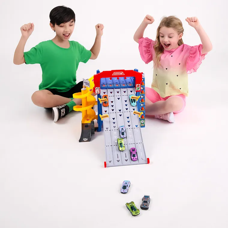 Smiki, wielopoziomowy parking ze zjeżdzalnią i pojazdami