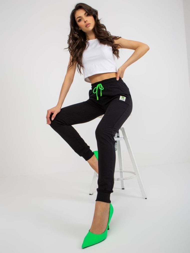 Spodnie dresowe damskie, czarne, Relevance