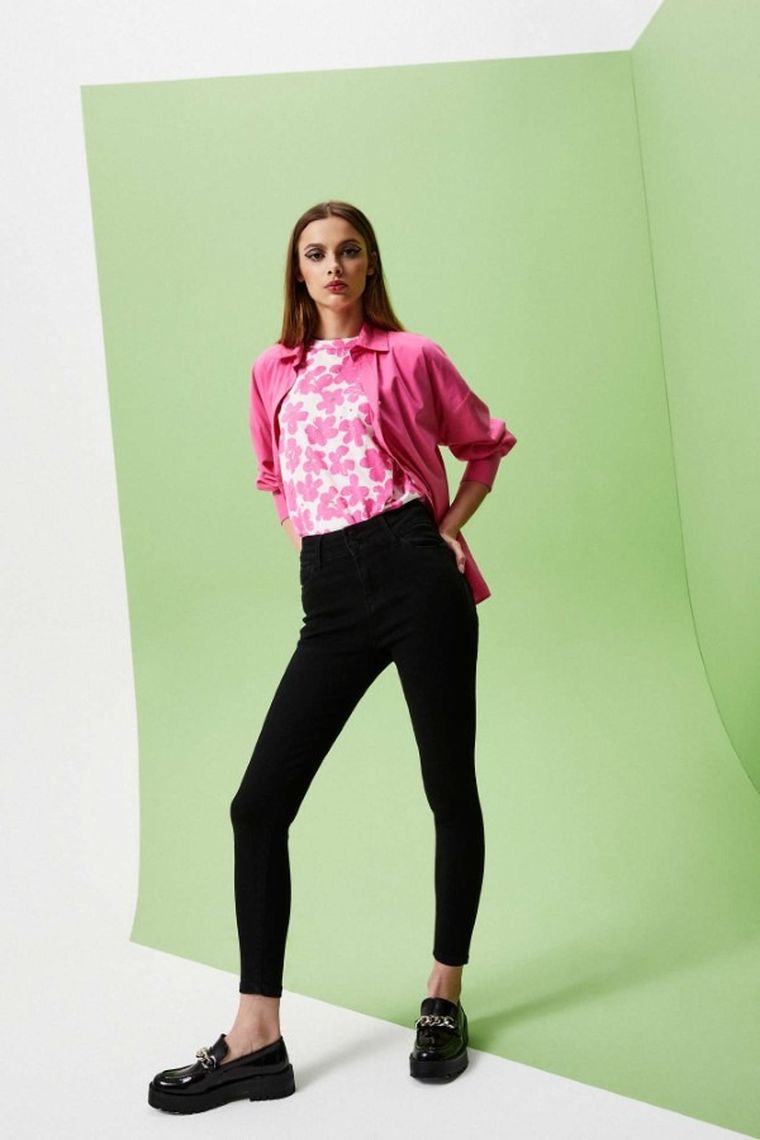 Spodnie jeansowe damskie, push up, czarne, Moodo