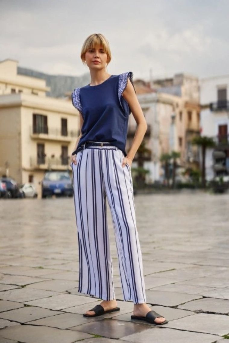 Spodnie materiałowe damskie, białe, Moodo