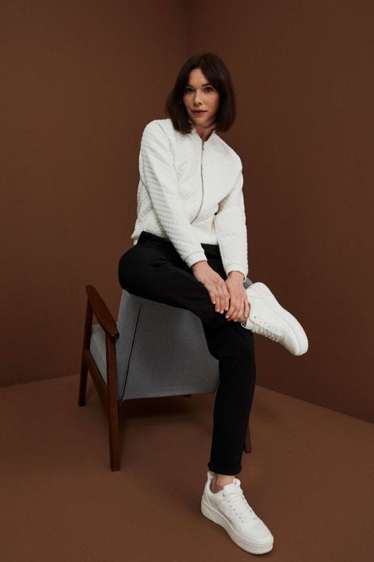 Spodnie materiałowe damskie, czarne, Moodo