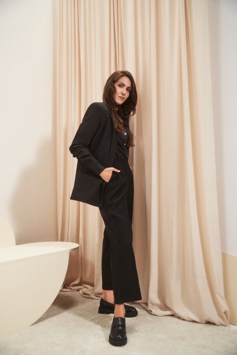 Spodnie materiałowe damskie, czarne, Moodo