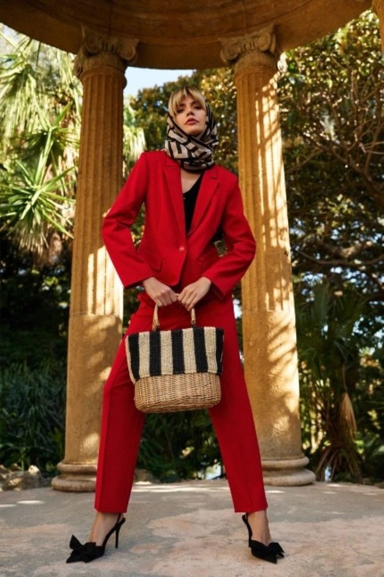 Spodnie materiałowe damskie, czerwone, Moodo