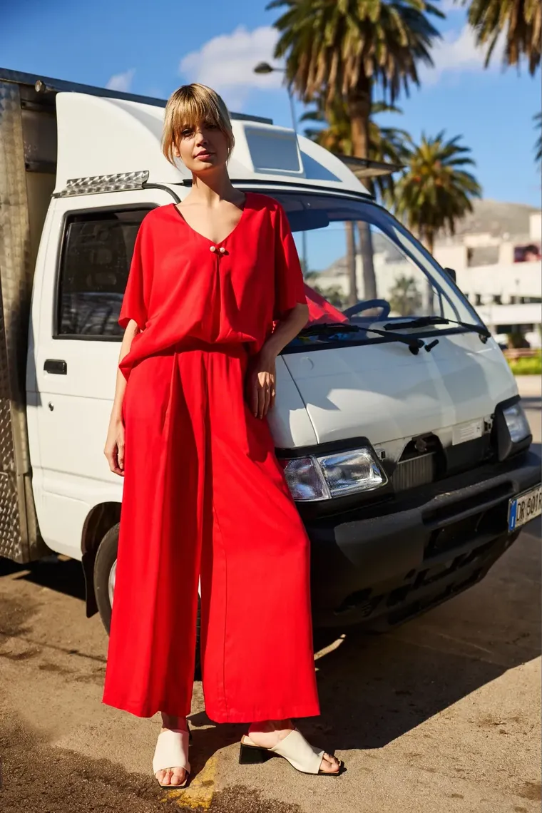 Spodnie materiałowe damskie, czerwone, Moodo