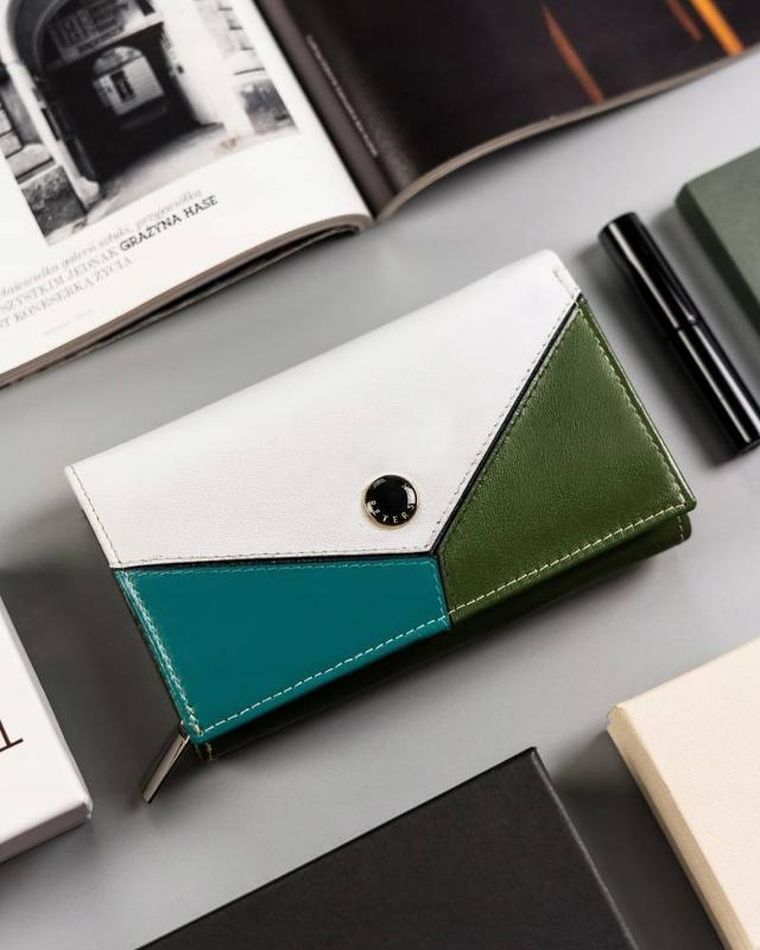 Średnich rozmiarów portfel damski ze skóry naturalnej, Peterson