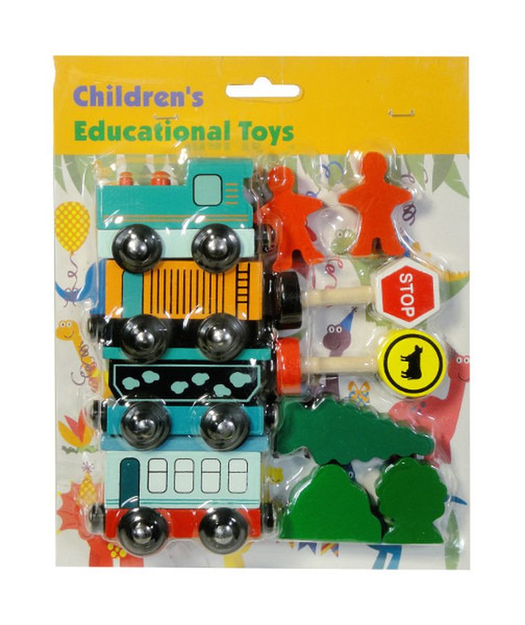 Swede, drewniane pojazdy ze znakami drogowymi