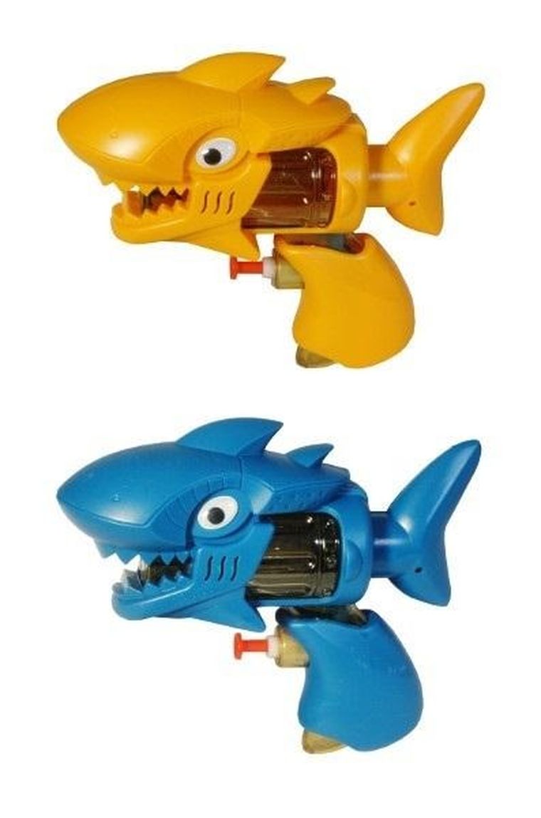 Swede, pistolet na wodę, rekin