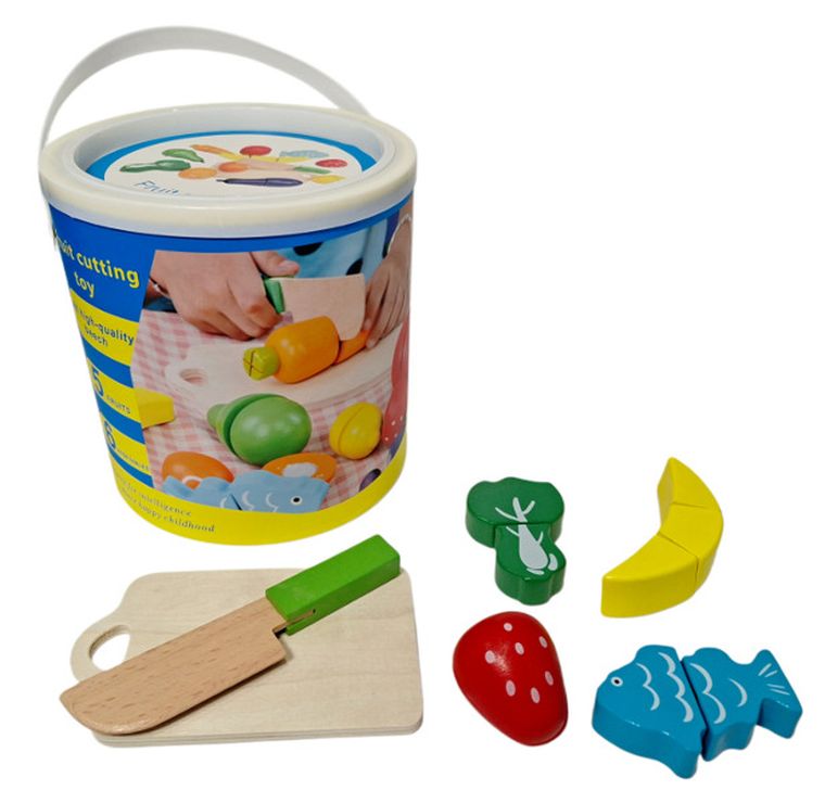 Swede, warzywa drewniane w wiaderku