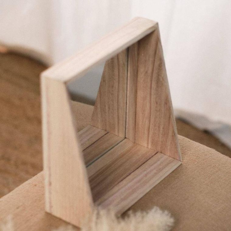 Today, lusterko kosmetyczne w drewnianej oprawie, 32-26 cm