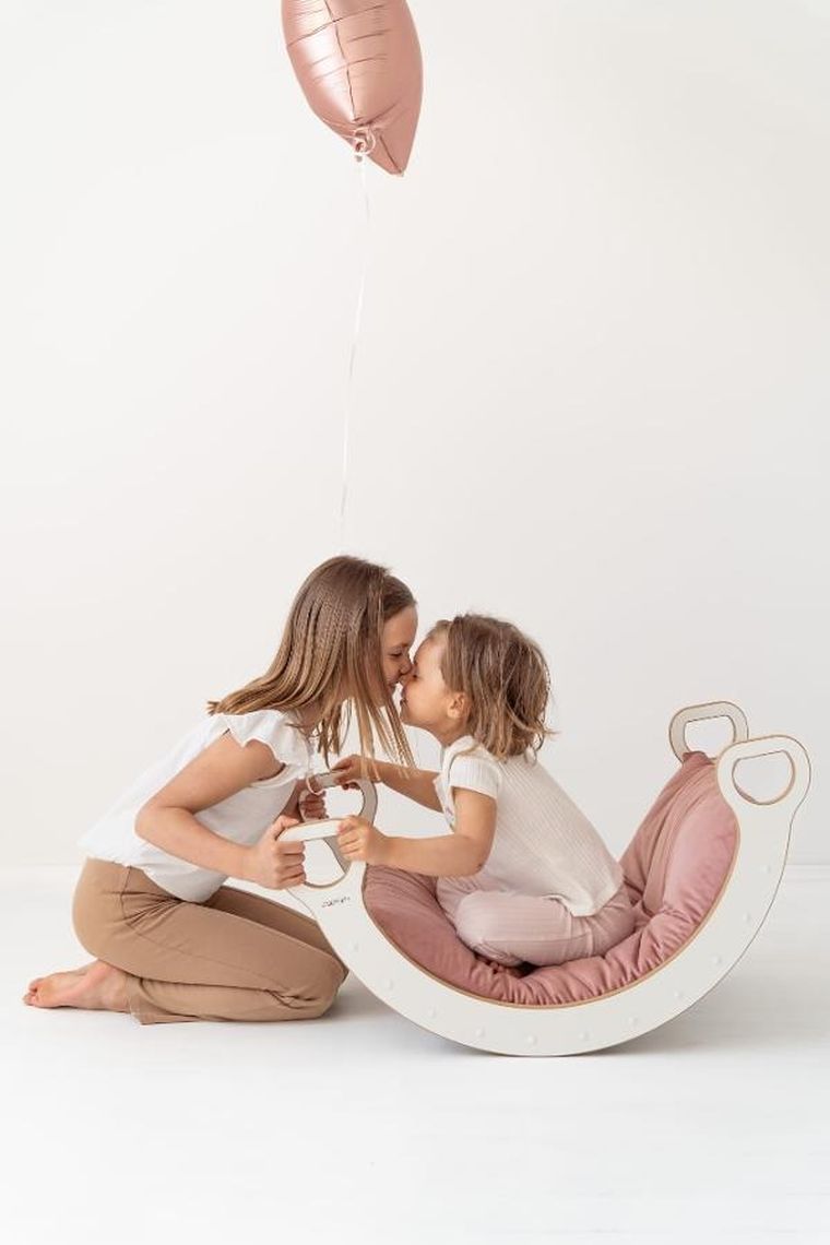 tupti.wood, poduszka do bujaka montessori, materac do małego bujaka, różowy